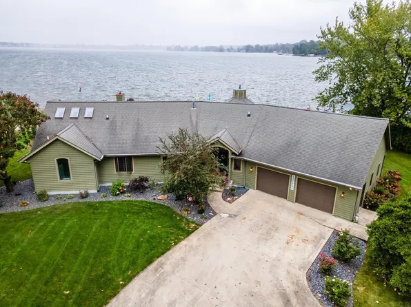 201 Isle View Dr, Winona Lake, IN 46590
