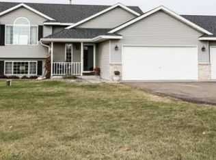 982 Marcys Ct, Hudson, WI 54016