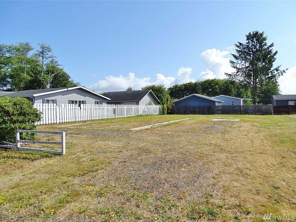 1st image of 616 Chenois Ave NE