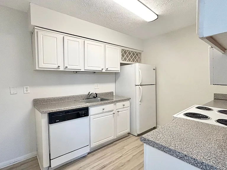 5153 Roswell Rd #2 — Photo 8