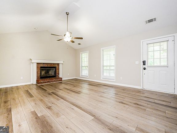 3rd image of 207 Lafayette St