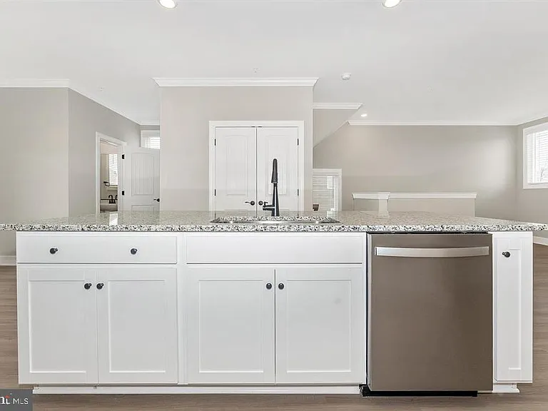 527 Abigail Ave — Photo 13