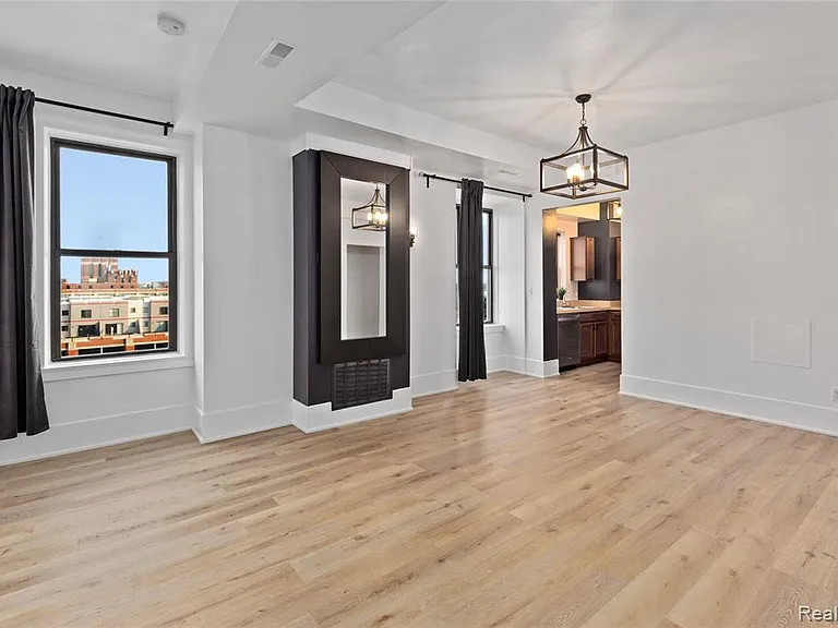 2900 E Jefferson Ave #D702 — Photo 10