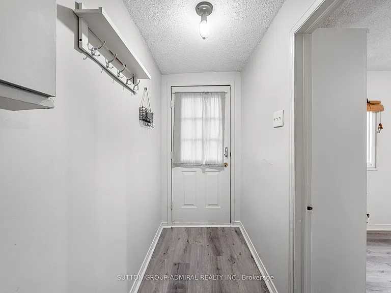 23 Kenworthy Ave — Photo 3