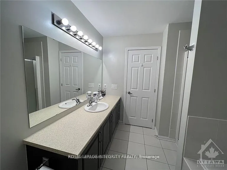 140 Battersea Cres — Photo 20