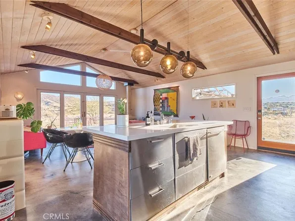 52733 Oak Dr, Pioneertown, CA 92268