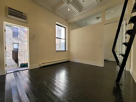 Rented by Julien Aractingi, LREB | media 17