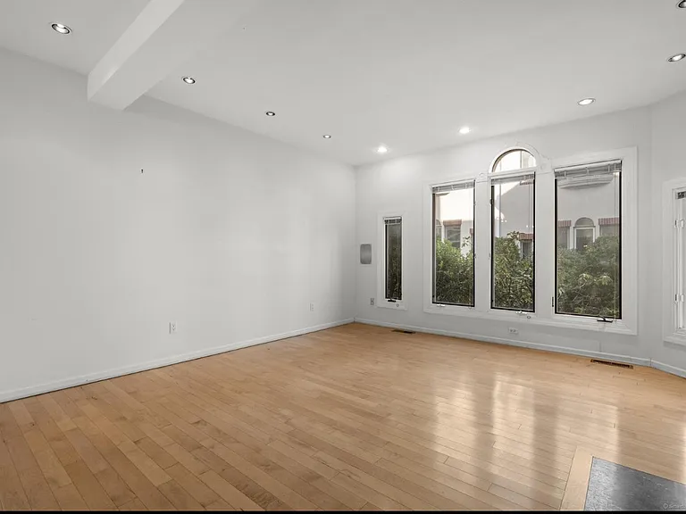 869 Orange St #7W — Photo 11