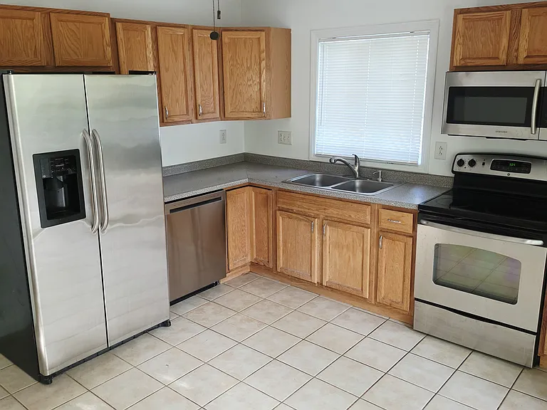 476 Plantation St — Photo 8