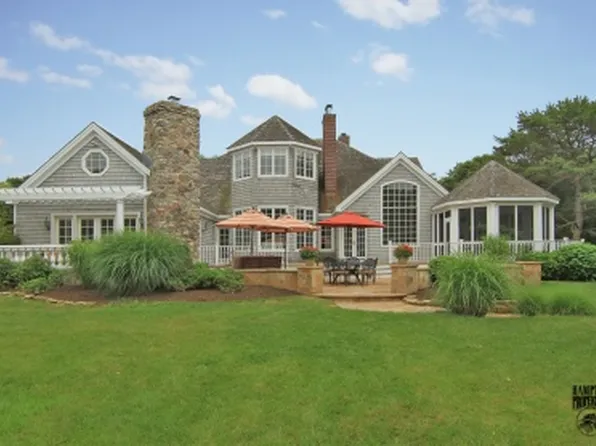 29 Cedar Ln, Hampton Bays, NY 11946