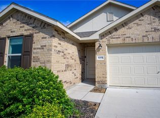 8006 Greens Ln, Navasota, TX 77868