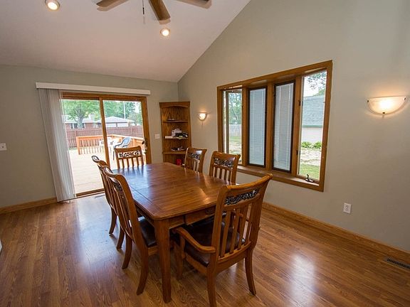 5th image of 55414 Barksdale St