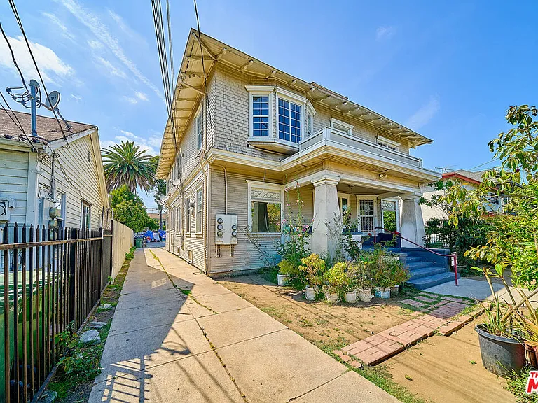 1347 Valencia St — Photo 31