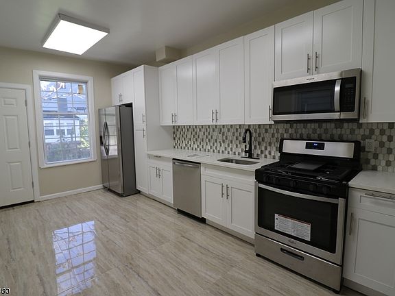 3rd image of 118 N 16th St