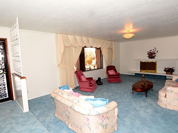 2nd image of 908 N Fairway Dr