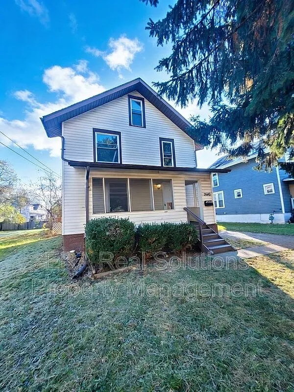 2540 Parkwood Ave photo 1