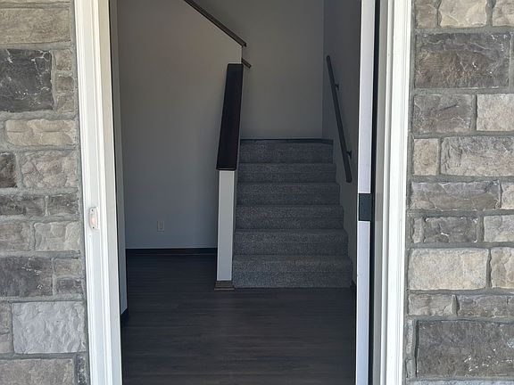 4th image of 6549 Maple View Ct