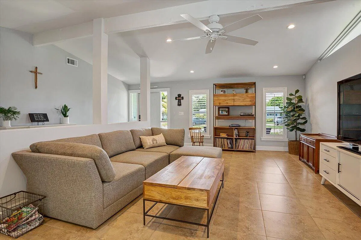3 bed, 2.0 bath, 1578 sqft, $5,950 — Photo 3