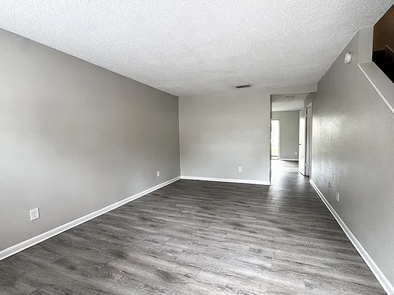 Ridge Apartments — Photo 11
