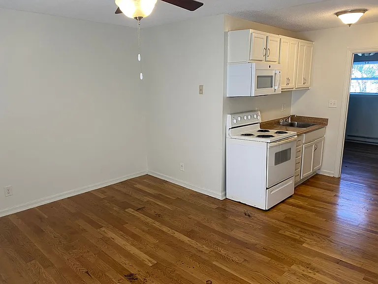 1212 Chapel Hill — Photo 4