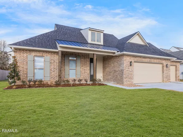105 Burning Oaks Dr, Carencro, LA 70520