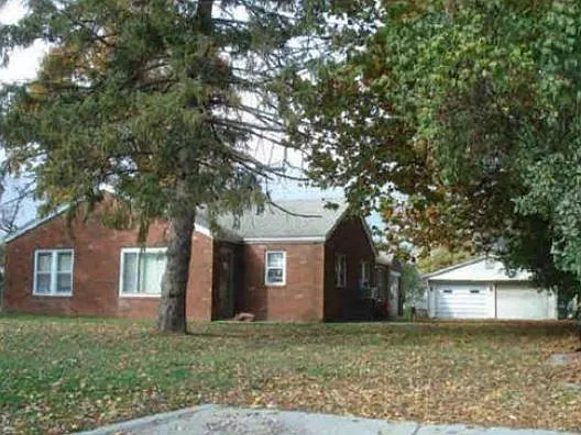 110 E South St photo 1