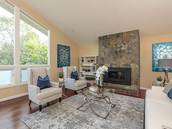 large living /dining room