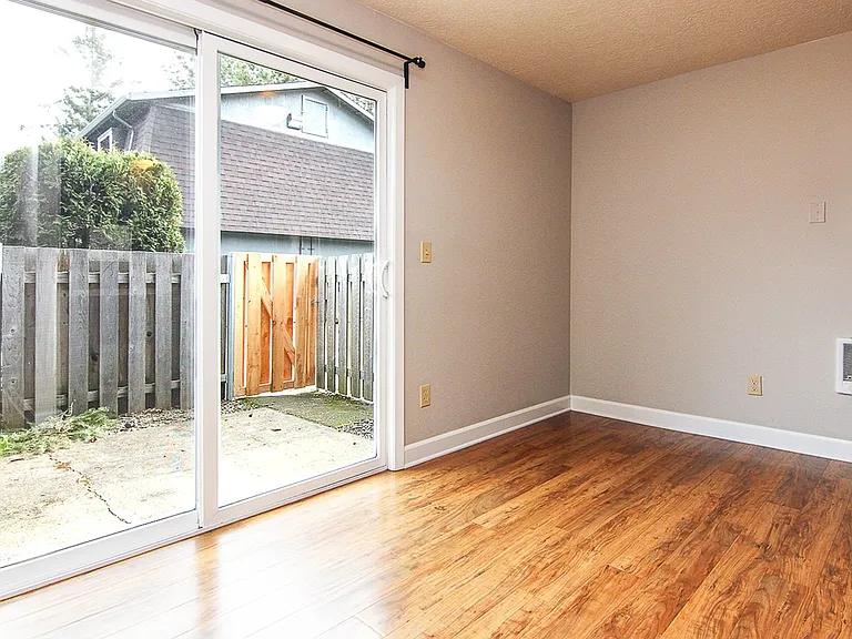 District 550 — Photo 22
