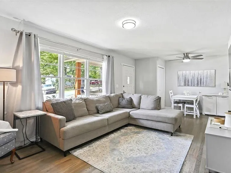 2363 Beverly Ln SW — Photo 1