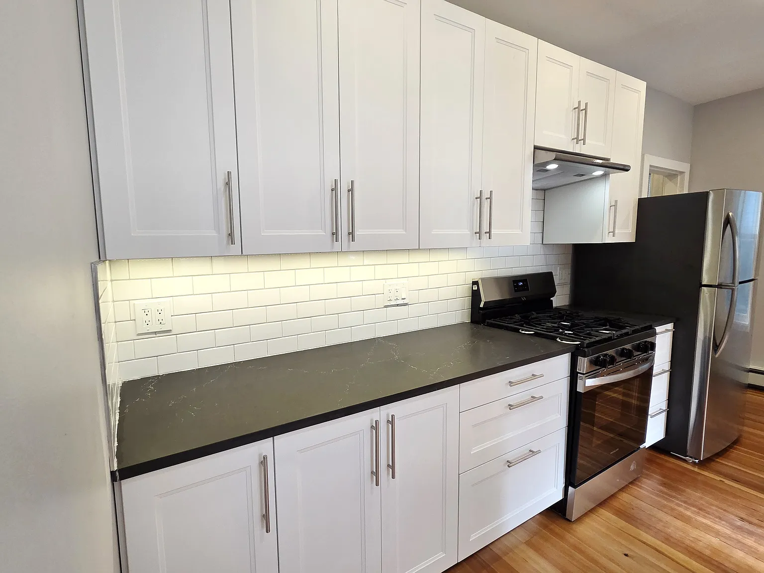 2 bed, 1200 sqft, $2,350 — Photo 2