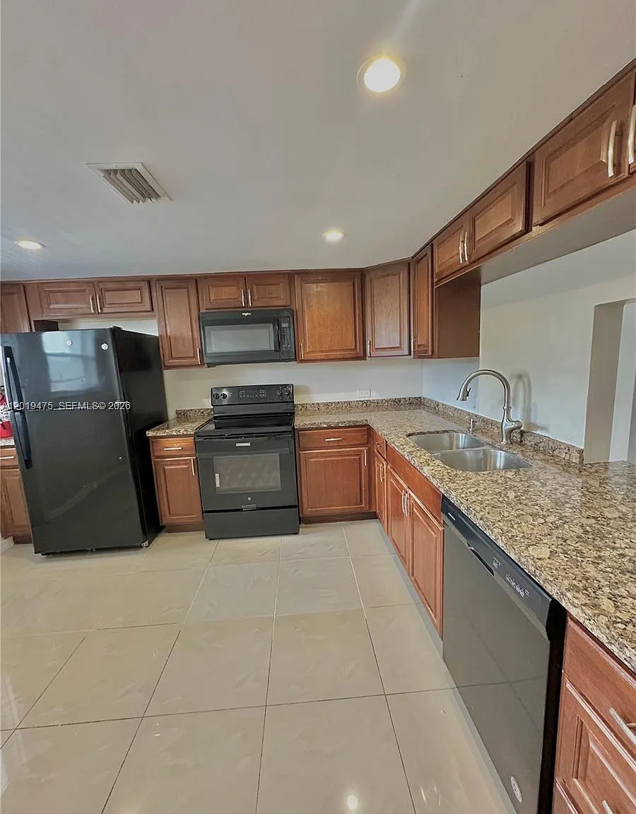 Royal Oaks Condo — Photo 3