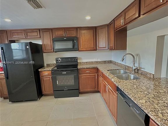 3rd image of 443 NE 195th St APT 345