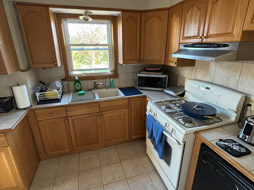 2nd image of 42 Virginia St #1