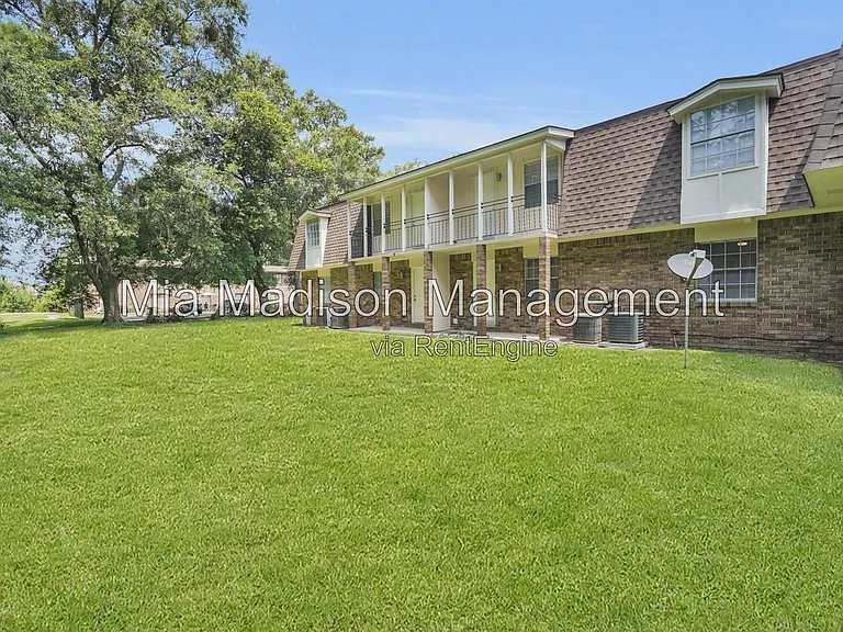 111 E Mell St #24 — Photo 4