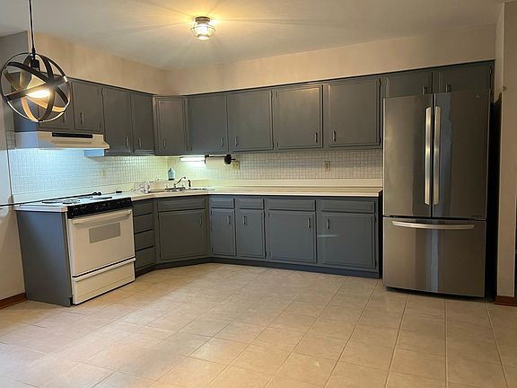 2nd image of 1008 Broadview Blvd
