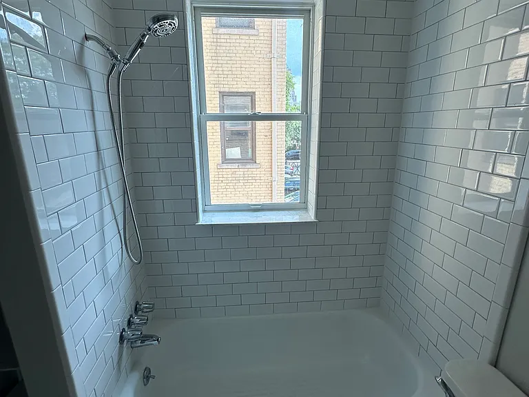 120 Seward St — Photo 15