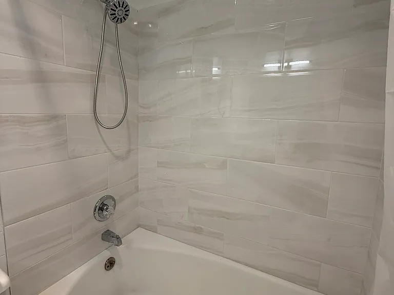 260 E Chestnut St #714 — Photo 11