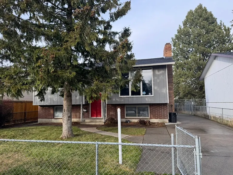 3217 E 33rd Ave — Photo 2