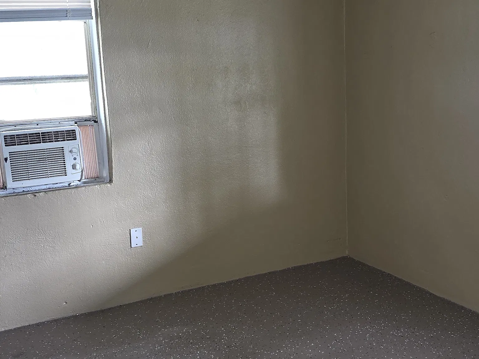 2 bed, 744 sqft, $1,075 — Photo 4