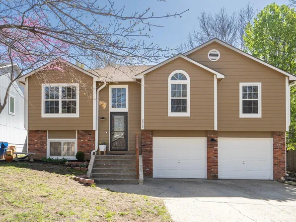 2932 Kensington Rd, Lawrence, KS 66046