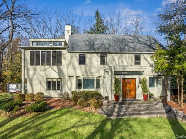 6 The Maples, Roslyn, NY 11576