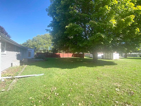 3rd image of 2400 S Stonehaven Dr