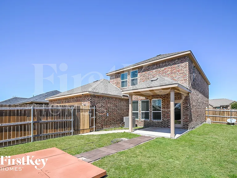 710 Shady Meadow Ln — Photo 15