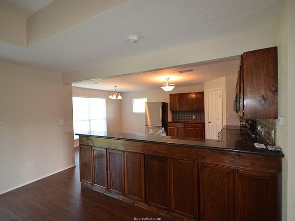 2nd image of 567 Yaupon Dr