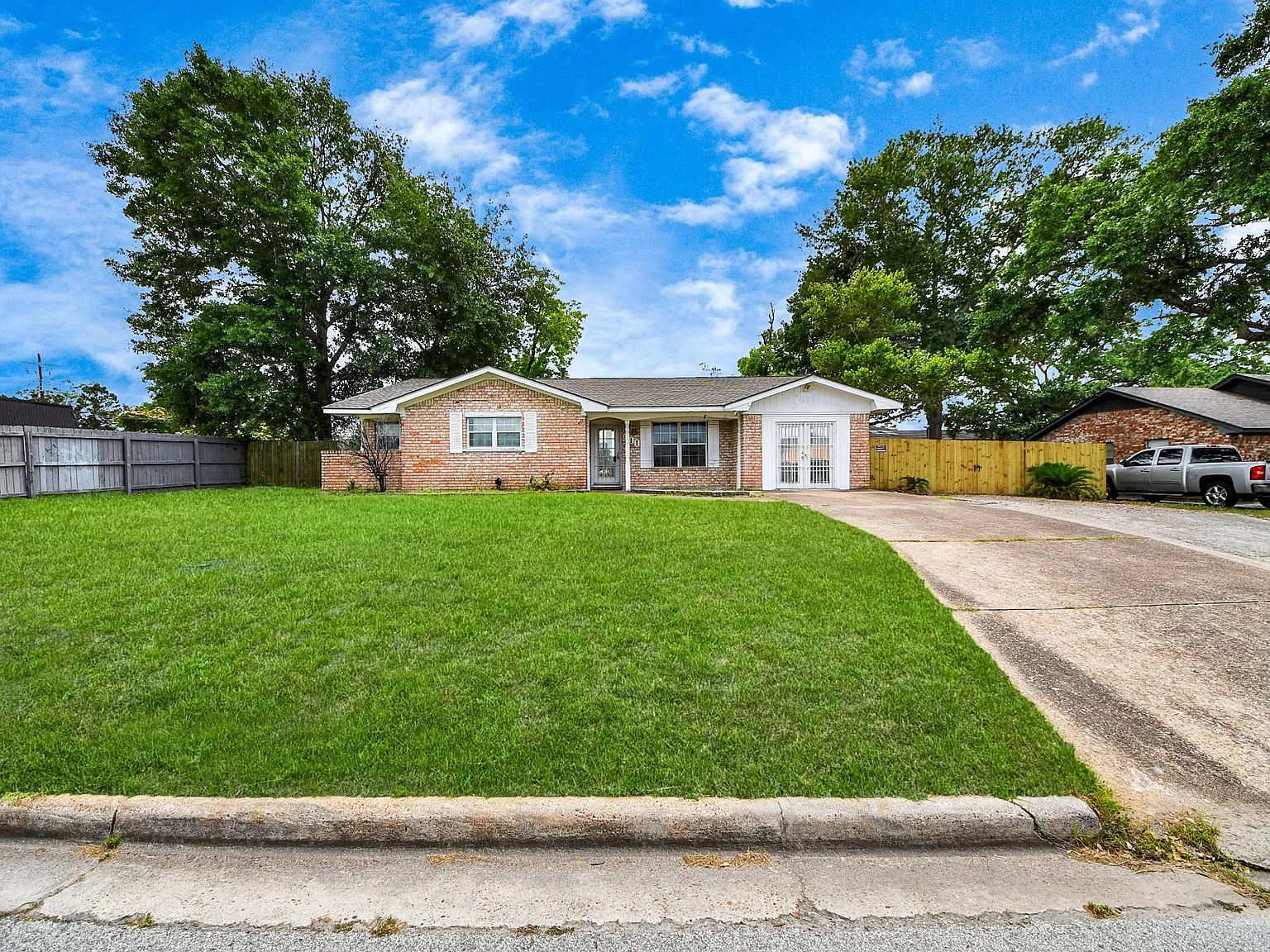 3 bed, 3.0 bath, 2094 sqft, $1,850 — Photo 4