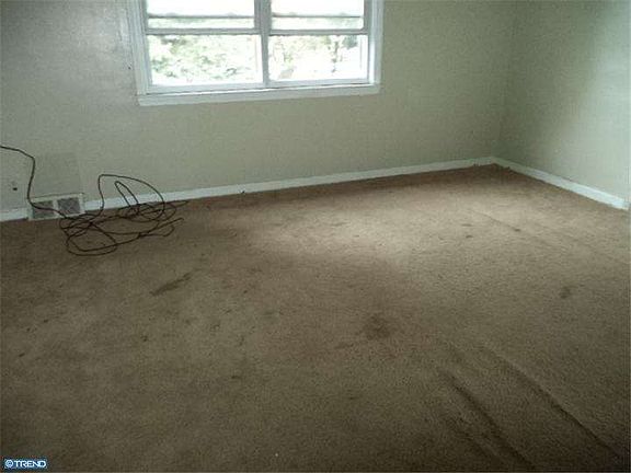 3rd image of 7649 E Roosevelt Blvd