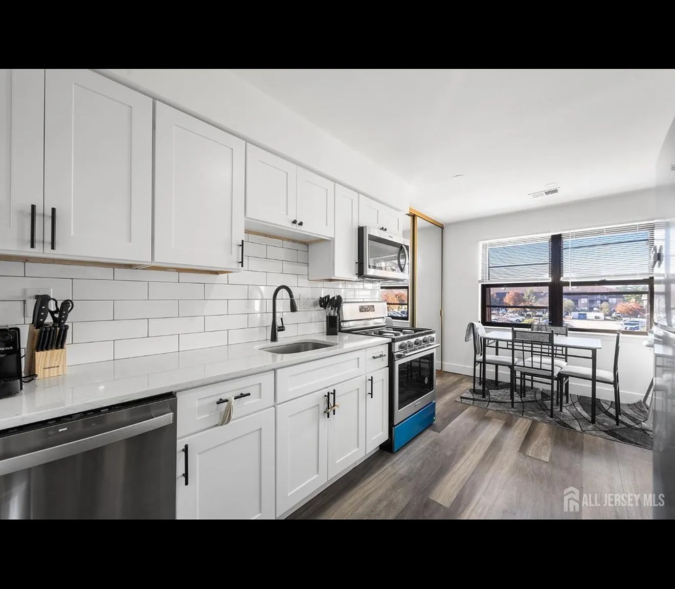 1 bed, 980 sqft, $2,050 — Photo 2