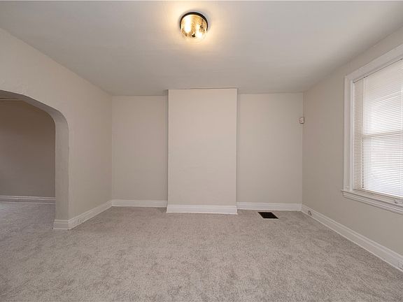 4th image of 1204 Woodland Ave