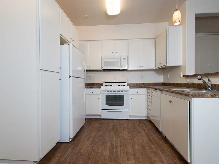 Avila Apartment Homes — Photo 31