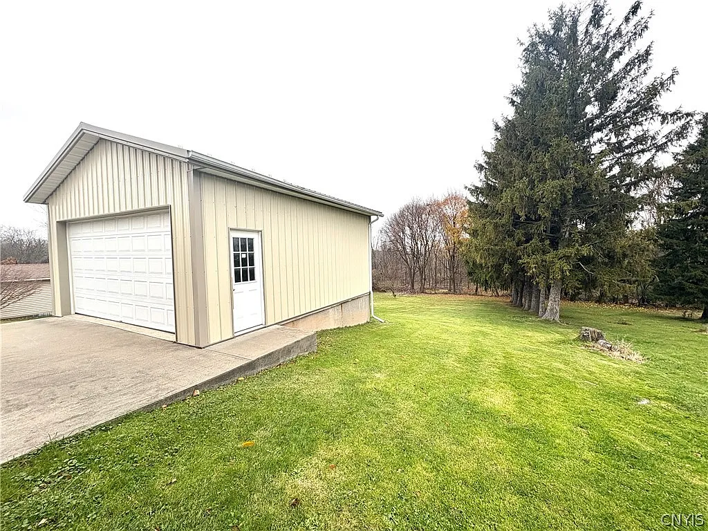 2 bed, 1.0 bath, 1892 sqft, $1,850 — Photo 4